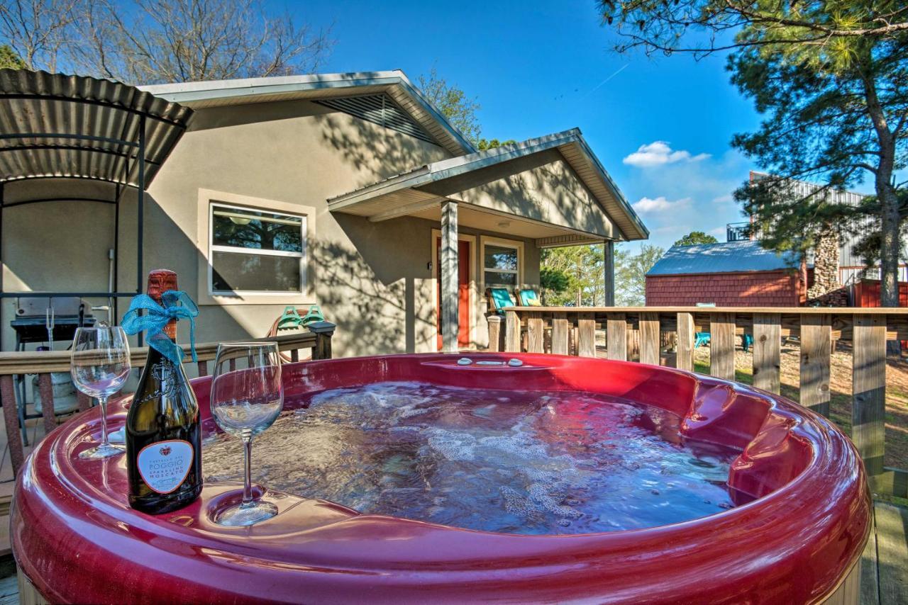 Broken Bow Cottage With Deck, Hot Tub And Fire Pit! Exteriör bild